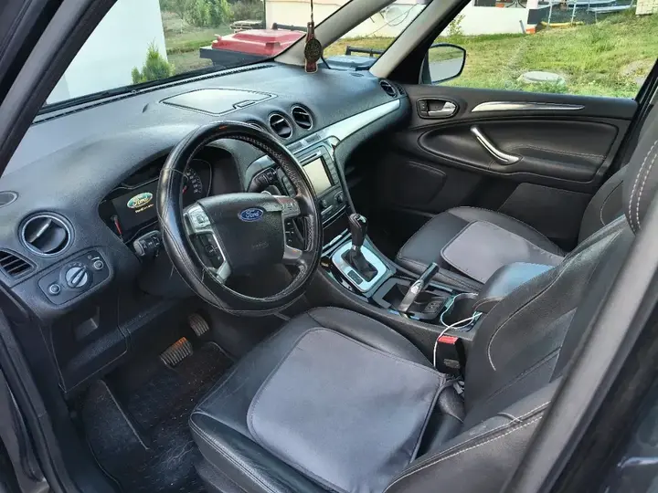 Ford Galaxy 2012 photo 2