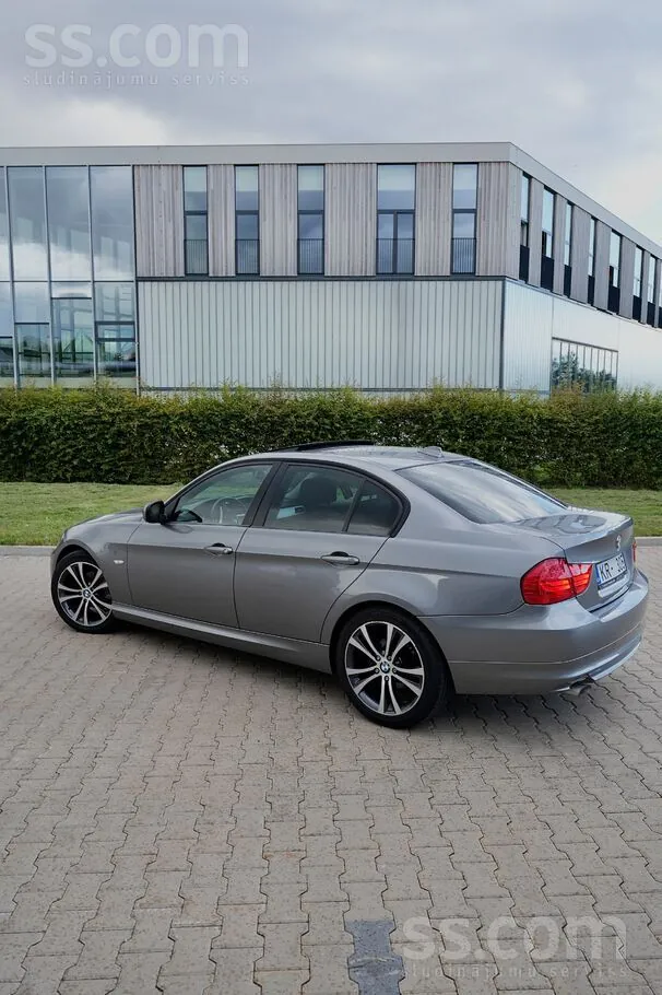 BMW 318 2010 photo 4