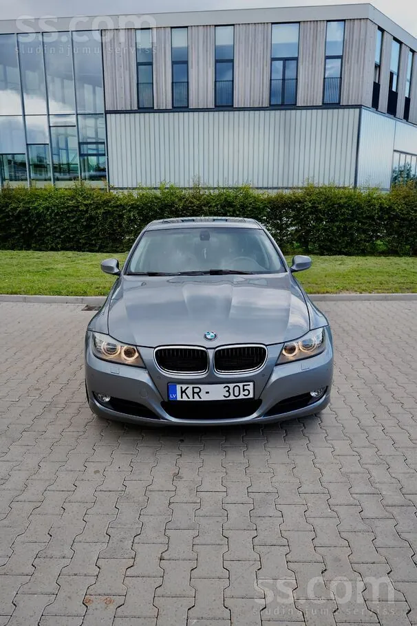 BMW 318 2010 photo 5