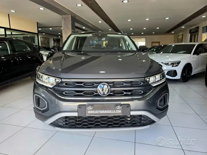 Volkswagen T-Roc 2022 photo 2