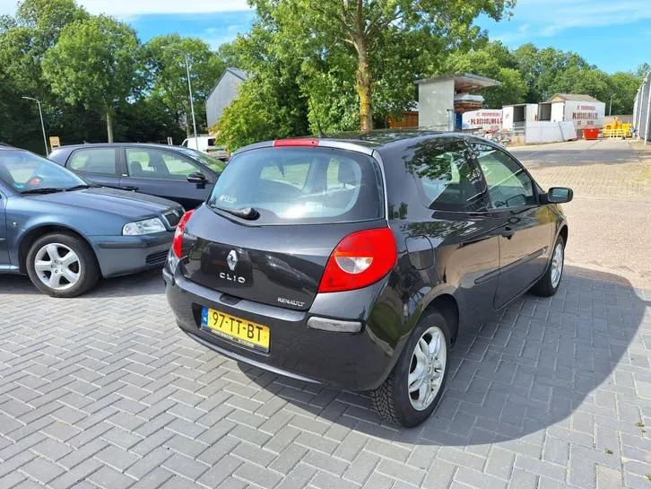 Renault Clio 2007 photo 3