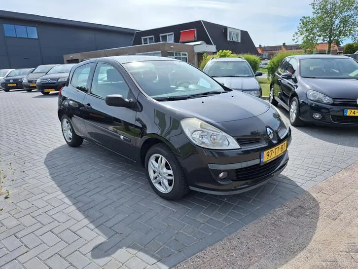 Renault Clio 2007 photo 2