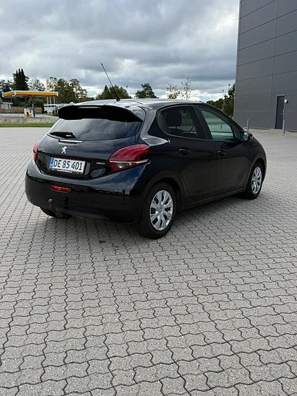 Peugeot 208 2016 photo 3