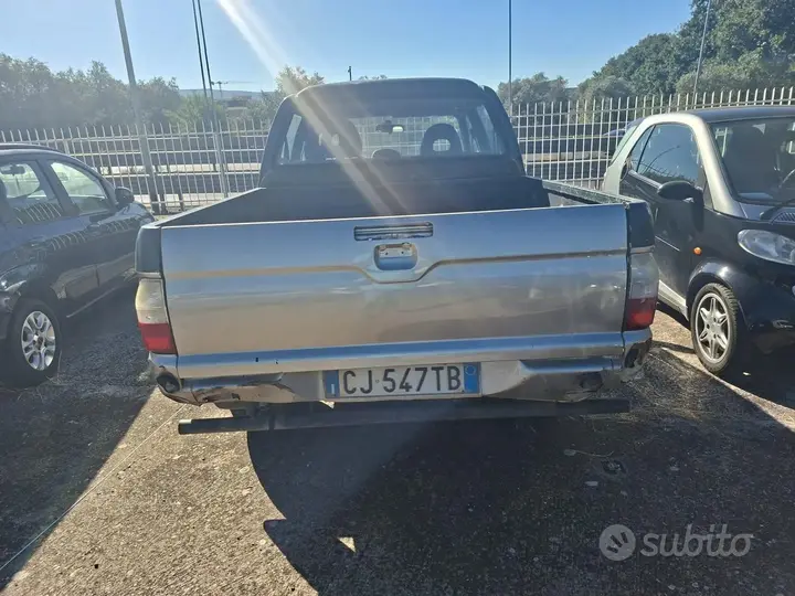 Mitsubishi L200 2003 photo 3