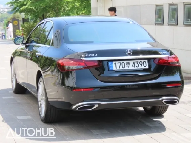Mercedes-Benz E-Class 2023 photo 4