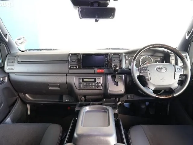 Toyota Hiace 2021 photo 2