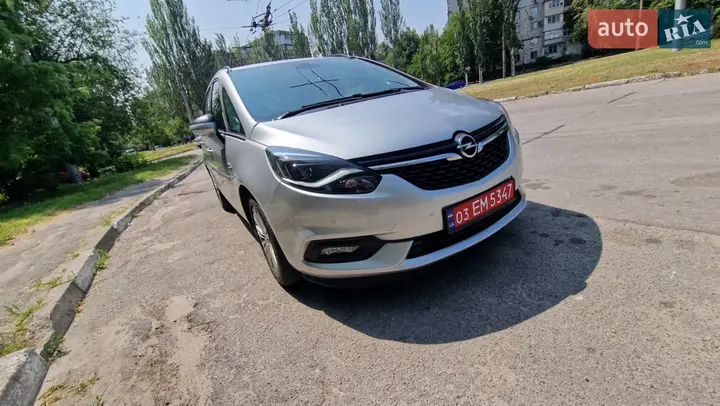 Opel Zafira 2018 photo 2