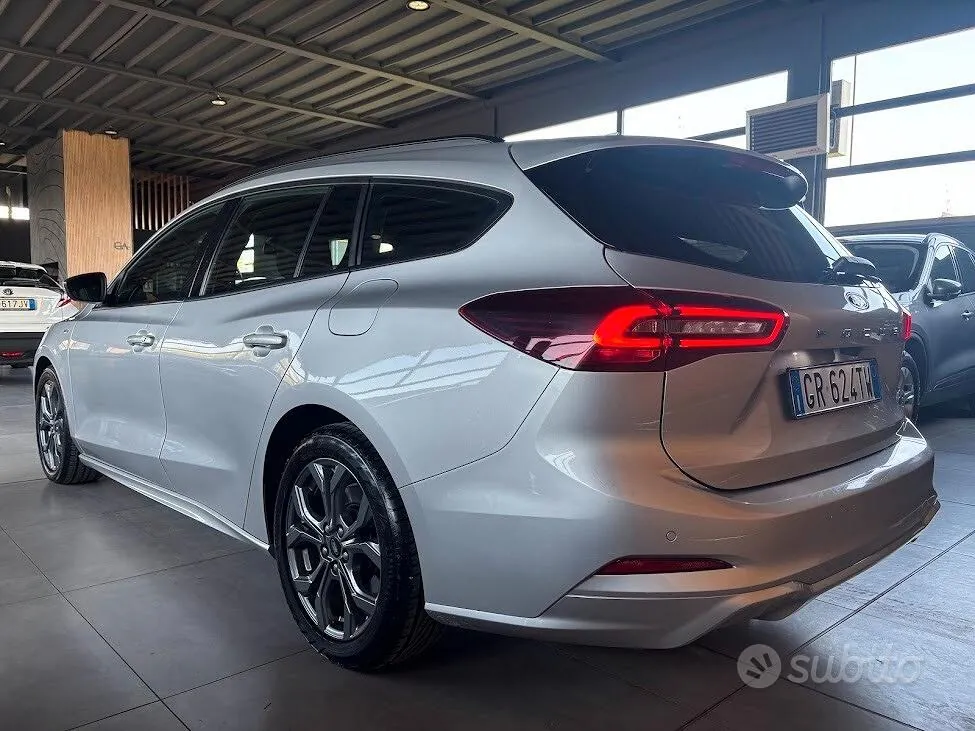 Ford Focus 2023 photo 2