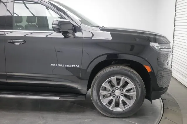 Chevrolet Suburban 2024 photo 3
