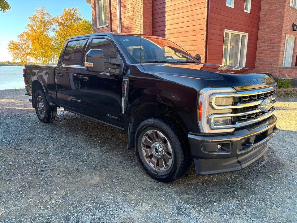 Ford F250 2025 photo 2