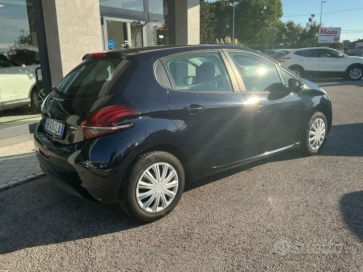 Peugeot 208 2015 photo 2