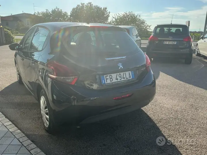 Peugeot 208 2015 photo 4