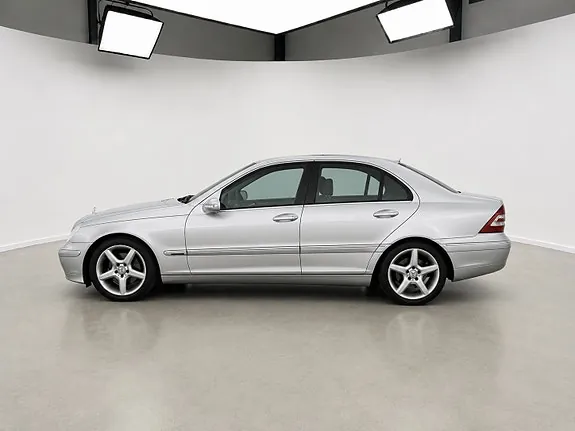 Mercedes-Benz C320 2004 photo 3