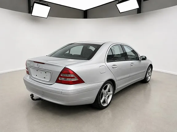 Mercedes-Benz C320 2004 photo 4