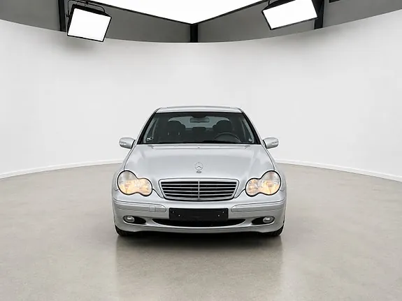 Mercedes-Benz C320 2004 photo 2