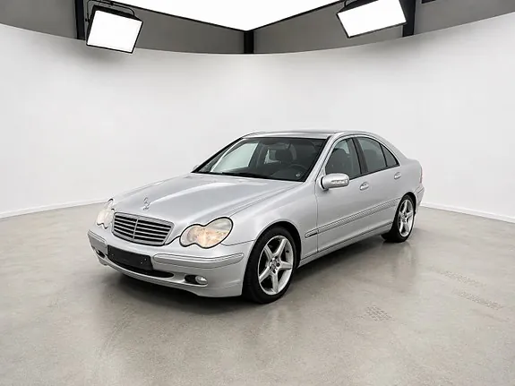 Mercedes-Benz C320