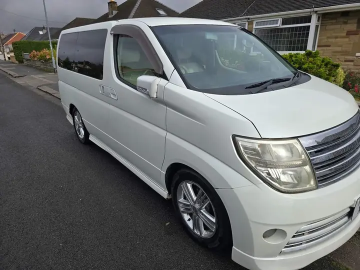 Nissan Elgrand 2022 photo 3