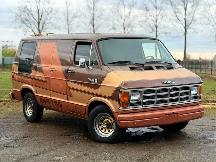 Dodge Ram Van