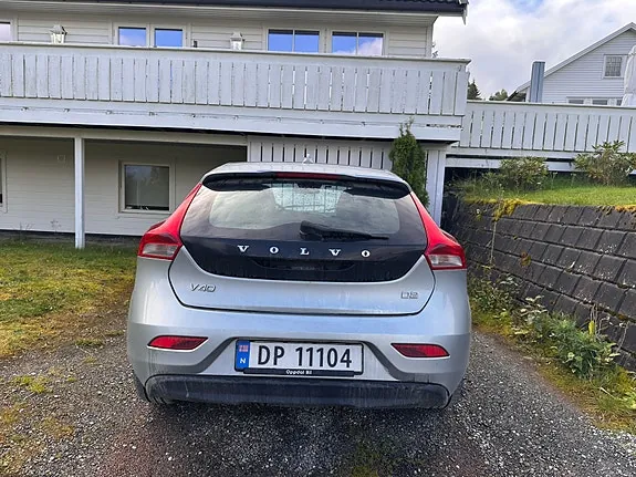 Volvo V40 2012 photo 2