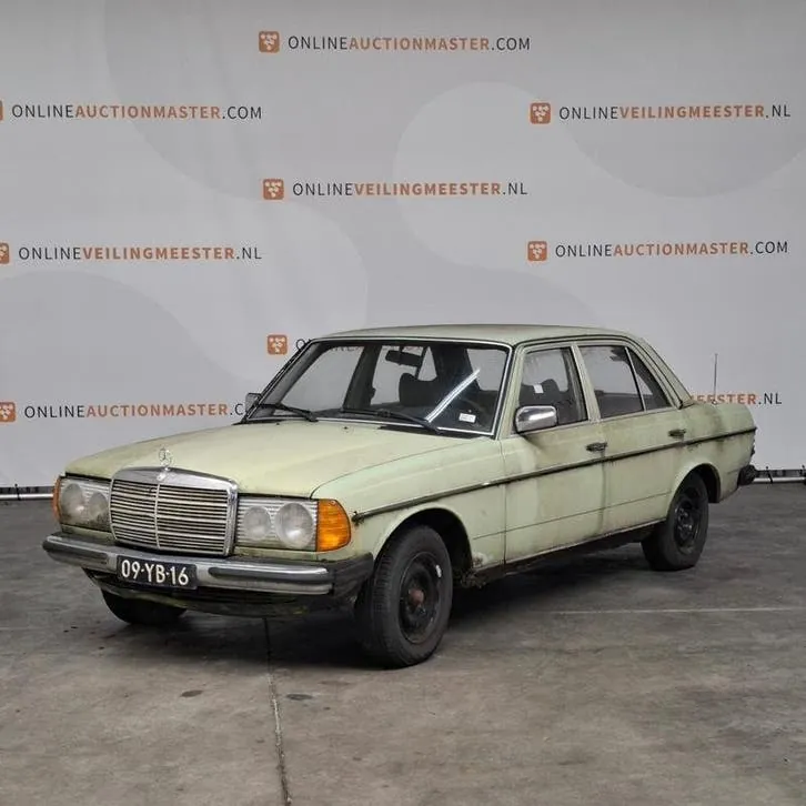 Mercedes-Benz 230