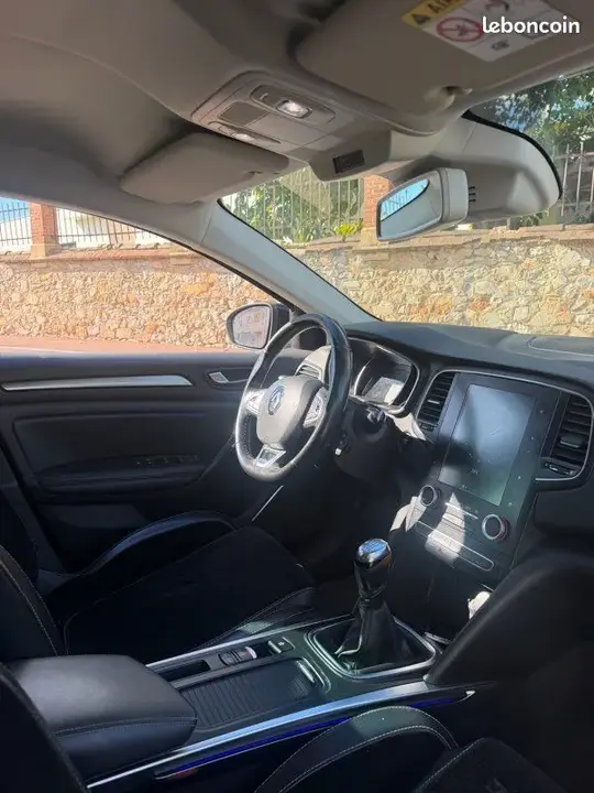 Renault Megane 2017 photo 2