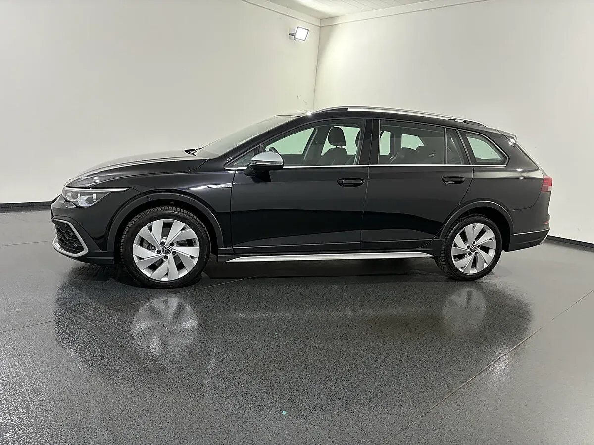 Volkswagen Golf 2023 photo 3