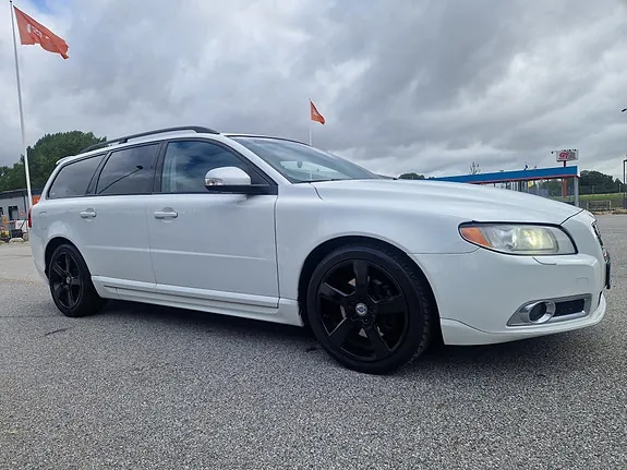 Volvo V70 2011 photo 2