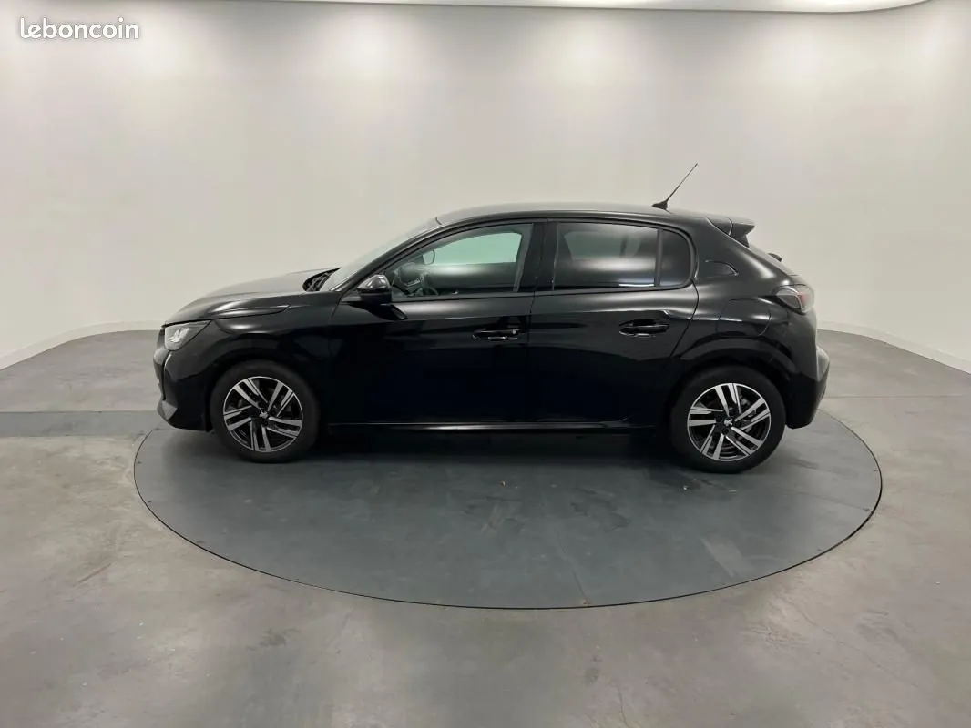 Peugeot 208 2023 photo 2