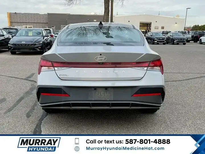 Hyundai Elantra 2025 photo 3