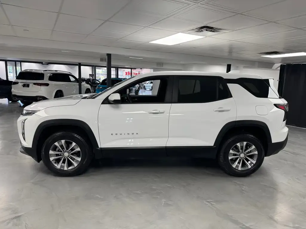 Chevrolet Equinox 2025 photo 2