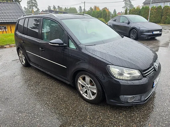 Volkswagen Touran 2012 photo 2