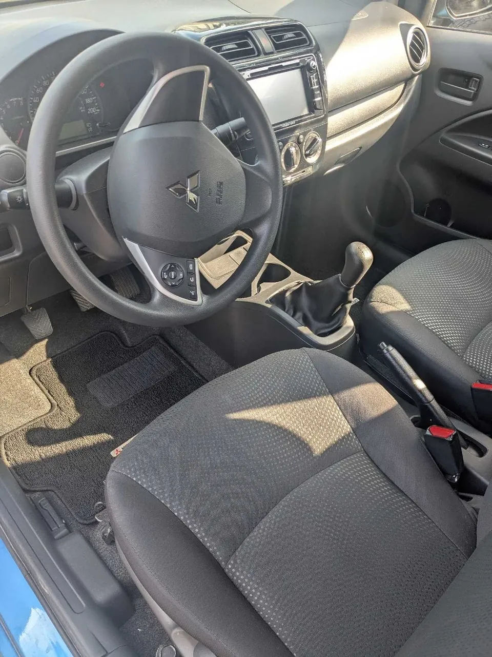 Mitsubishi Mirage 2018 photo 2