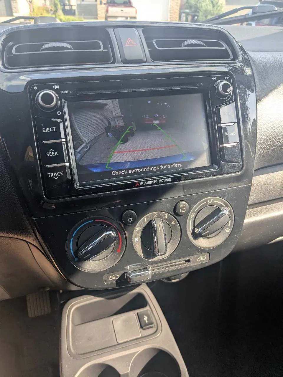 Mitsubishi Mirage 2018 photo 5