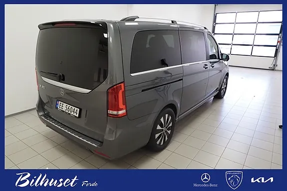 Mercedes-Benz Eqv300 2022 photo 3