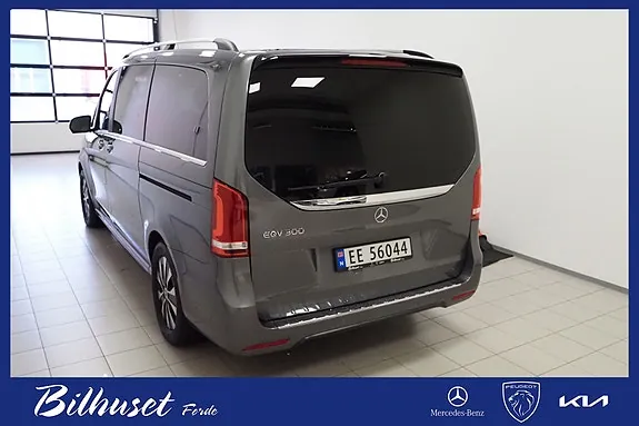 Mercedes-Benz Eqv300 2022 photo 2