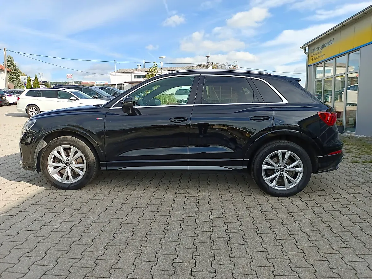 Audi Q3 2022 photo 2