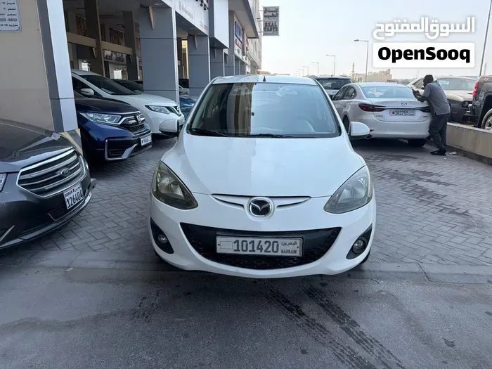 Mazda 2 2011 photo 2