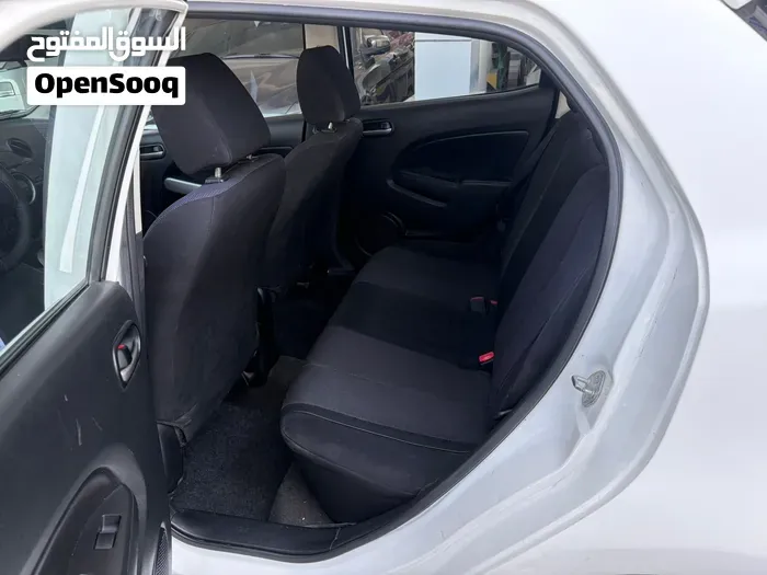 Mazda 2 2011 photo 4