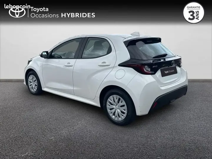 Toyota Yaris 2024 photo 2
