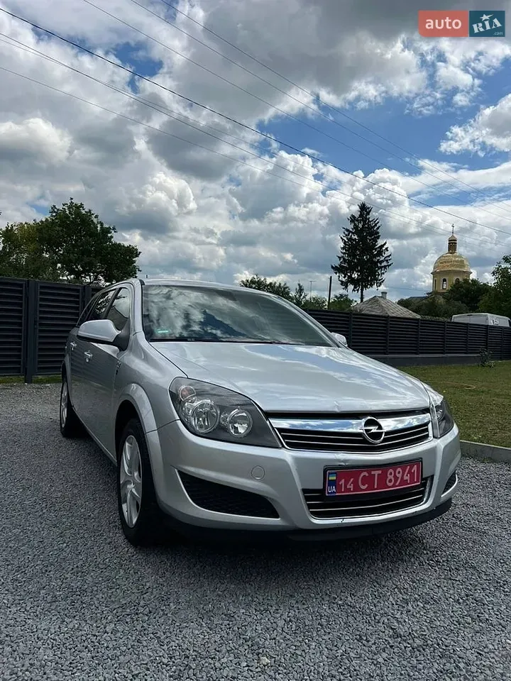 Opel Astra 2010 photo 5