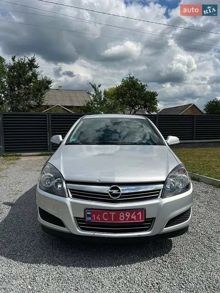 Opel Astra 2010 photo 2