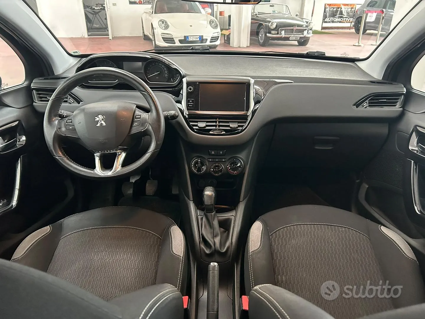 Peugeot 208 2015 photo 4