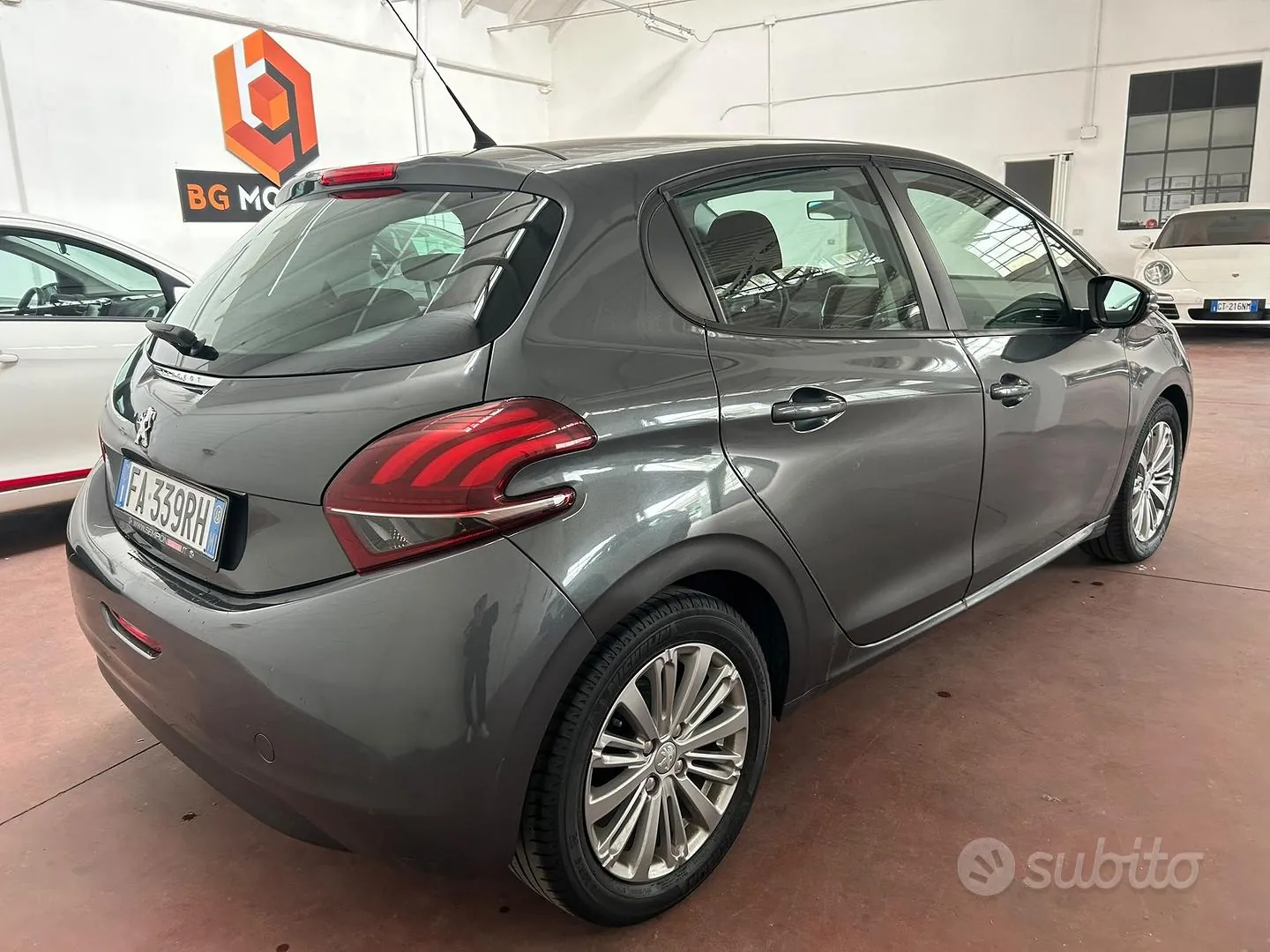 Peugeot 208 2015 photo 3