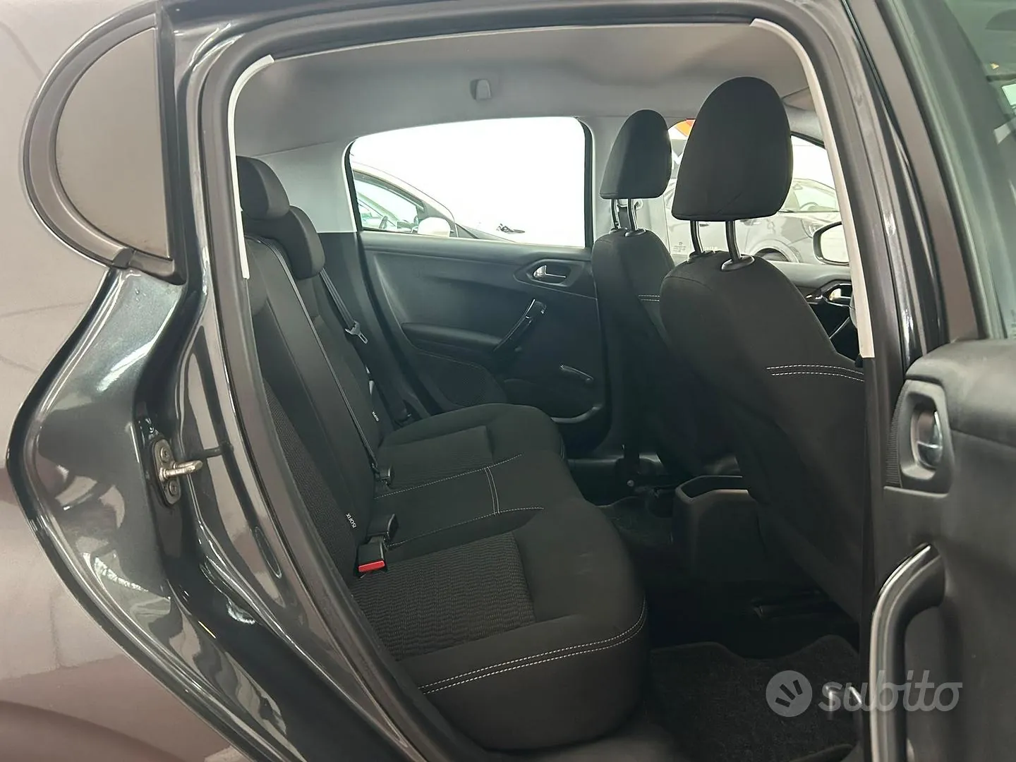Peugeot 208 2015 photo 5