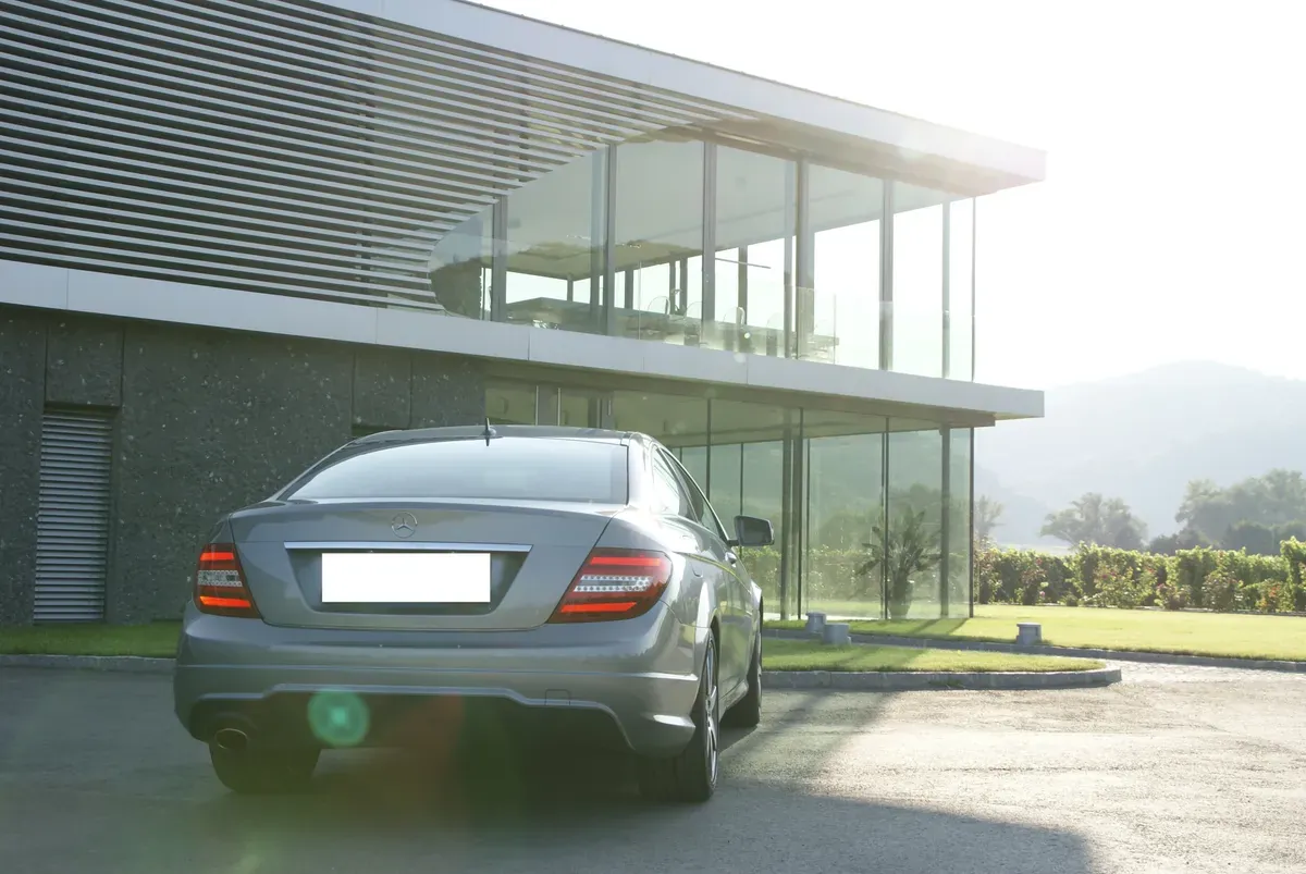 Mercedes-Benz C-Class 2011 photo 2