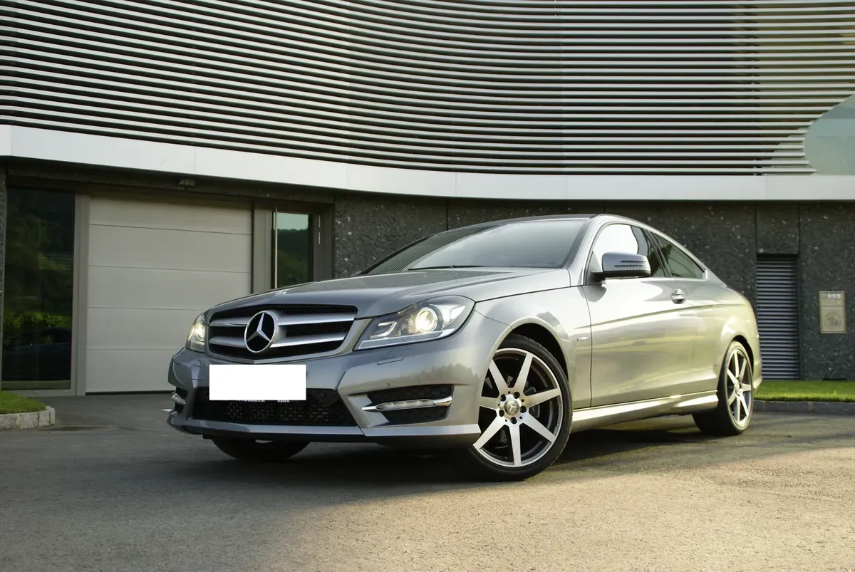 Mercedes-Benz C-Class 2011 photo 3