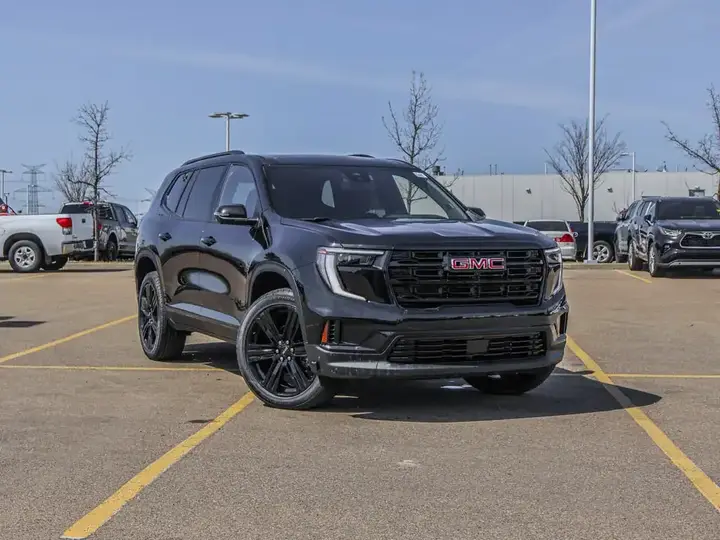 GMC Acadia 2026 photo 2
