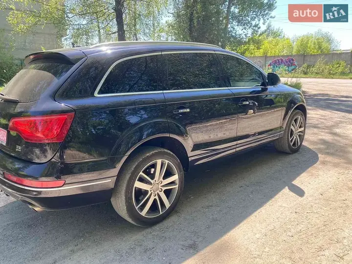 Audi Q7 2012 photo 2