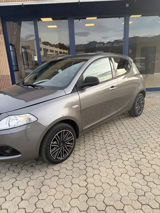 Lancia Ypsilon 2019 photo 2