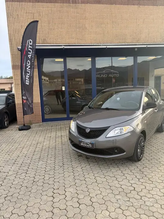 Lancia Ypsilon